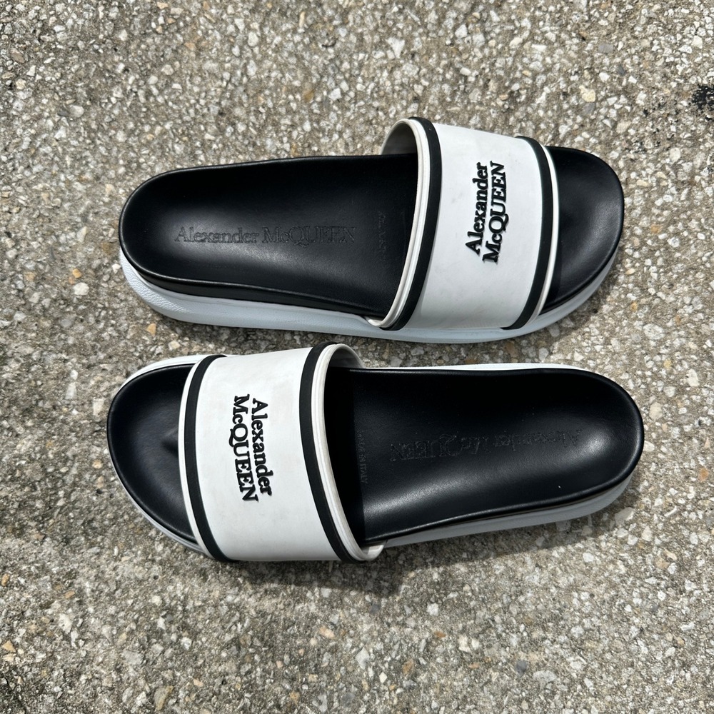 Alexander McQueen Logo Rubber Pool Slides White Black 633908 Women 8.5